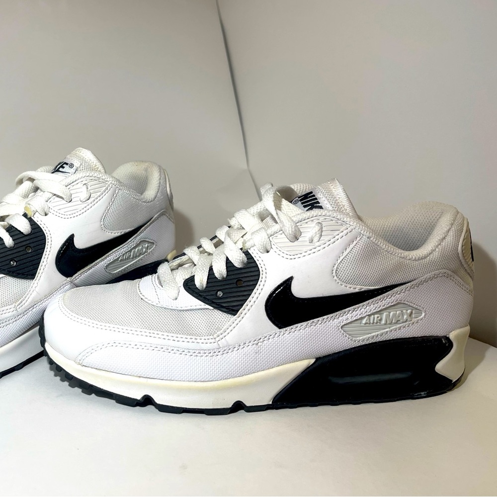 WMNS AIR MAX 90 ESSENTIAL 'WHITE BLACK'
